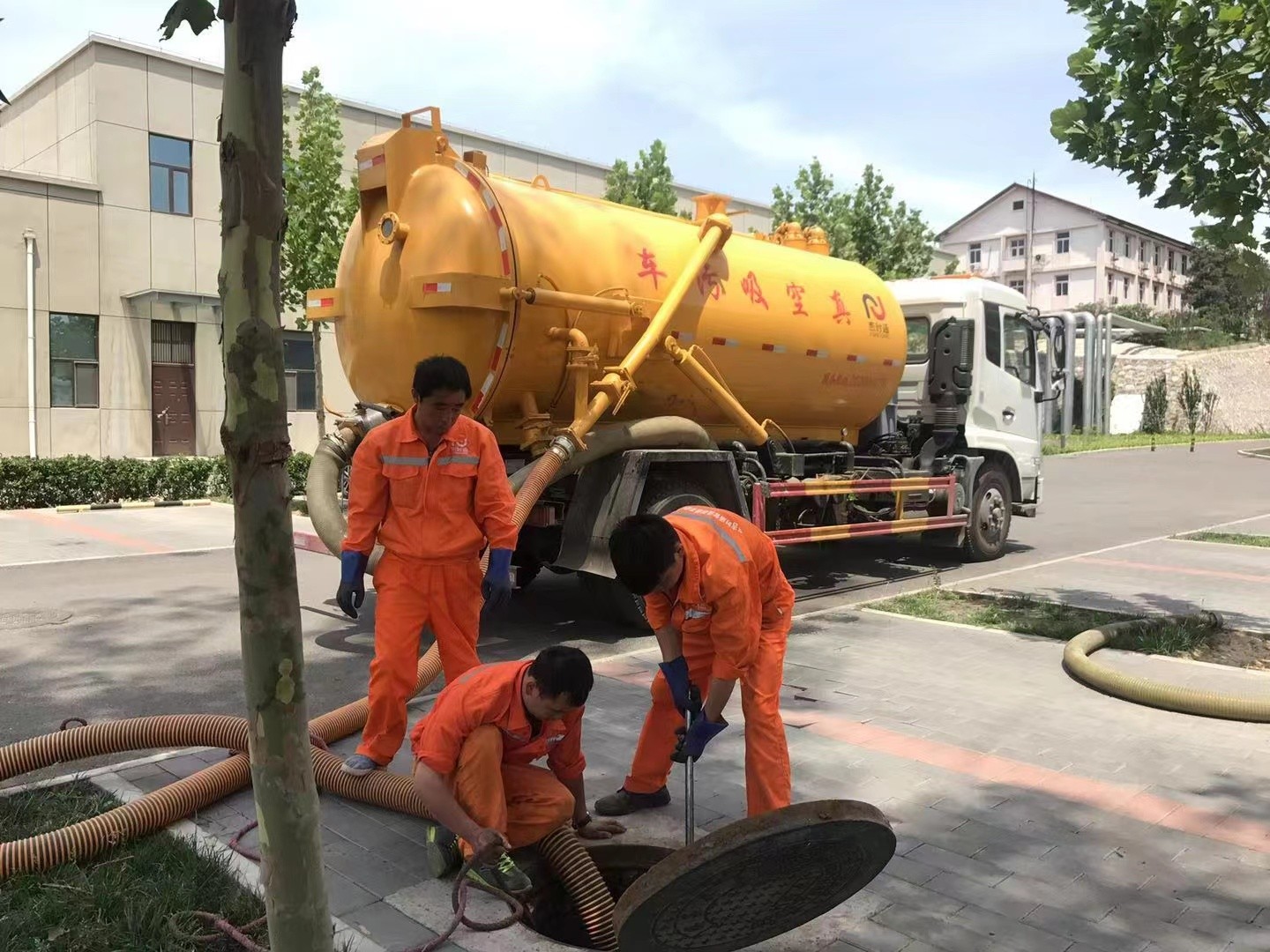 瓜州化粪池清理与5-8吨吸粪车施工效率分析